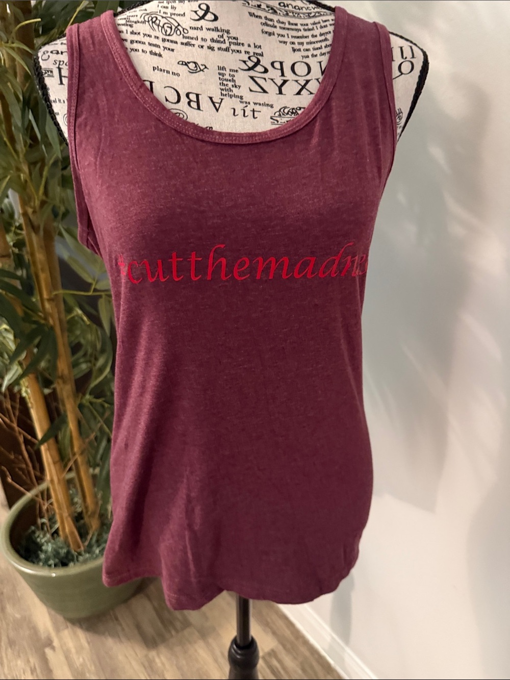 New.Women's Burgundy Sleeveless Graphic Tank Top